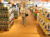 Orientierung im Supermarkt mit Langstock
